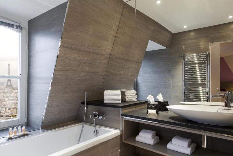 Suite with Paris View image 3