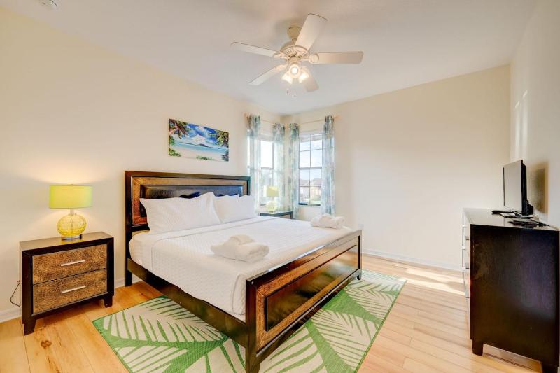 5BR Spacious Villa with Private Pool Near Disney - image 23