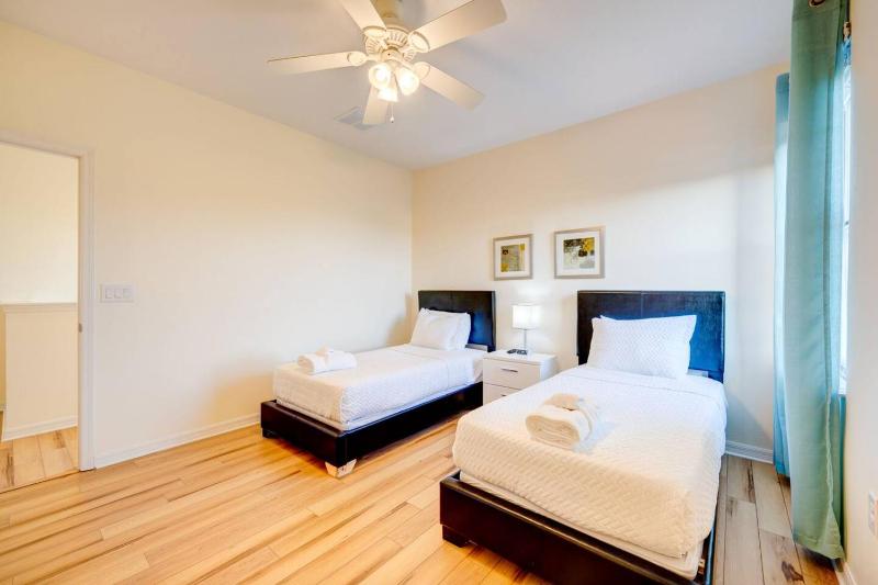 5BR Spacious Villa with Private Pool Near Disney - image 20