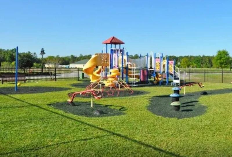 5BR Spacious Villa with Private Pool Near Disney - image 15