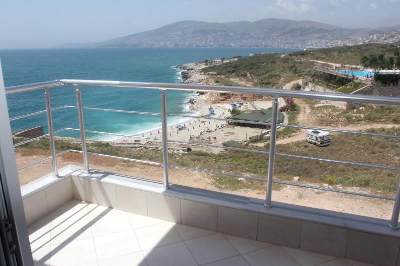 Sunset Apartments Berdenesh Sarandë - image 2