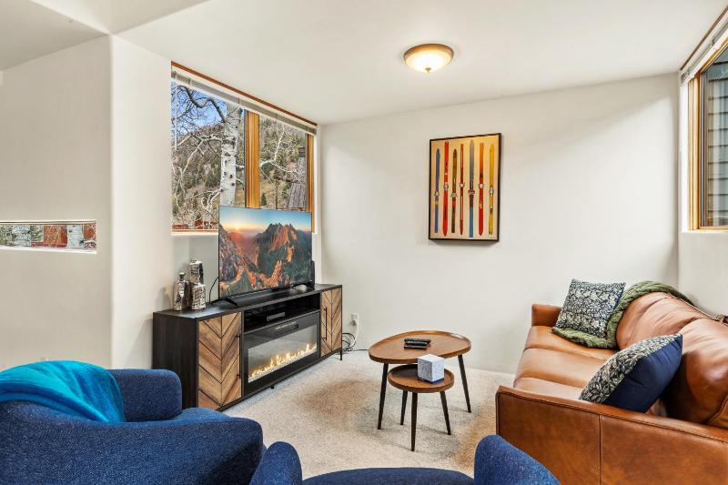 Experience luxury at Alpenglow at Telluride Lodge - image 1