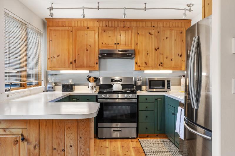 Experience luxury at Alpenglow at Telluride Lodge - image 12