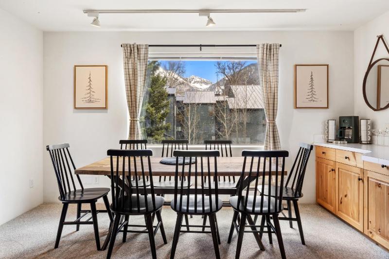 Experience luxury at Alpenglow at Telluride Lodge - image 11