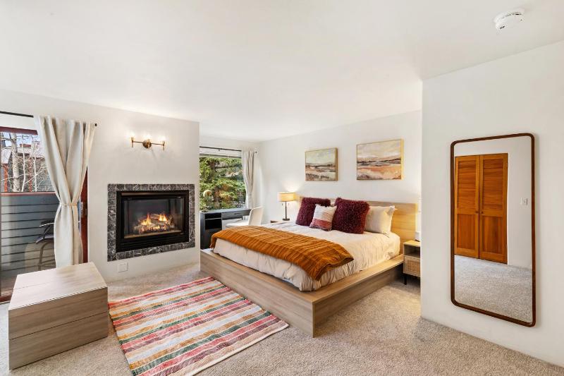 Experience luxury at Alpenglow at Telluride Lodge - image 24