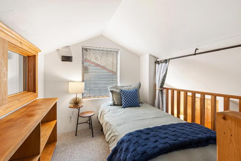 Experience luxury at Alpenglow at Telluride Lodge - image 4