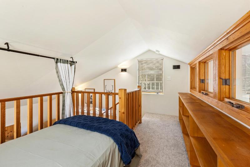 Experience luxury at Alpenglow at Telluride Lodge - image 3