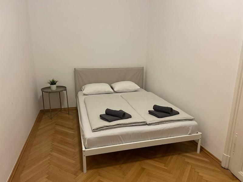 Sunny 3BR Central Apartment - image 2