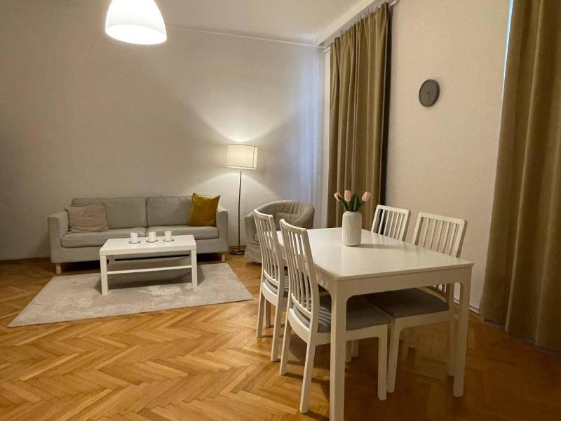 Sunny 3BR Central Apartment - image 15