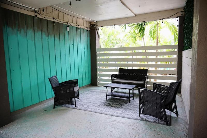 Anna Maria Island Tree House Pet Friendly! - image 6