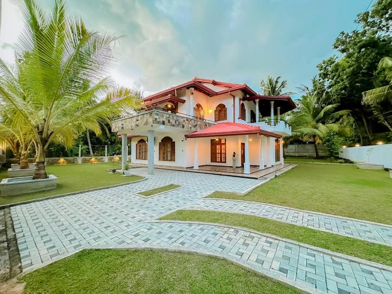 Solace Inn RESIDENCE - 5 Min Walk to Beach - image 33