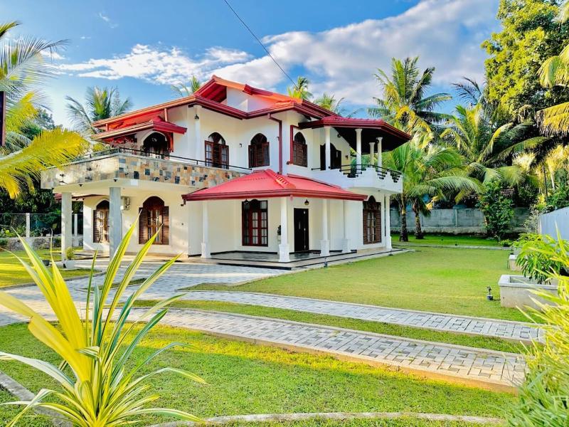 Solace Inn RESIDENCE - 5 Min Walk to Beach - image 24
