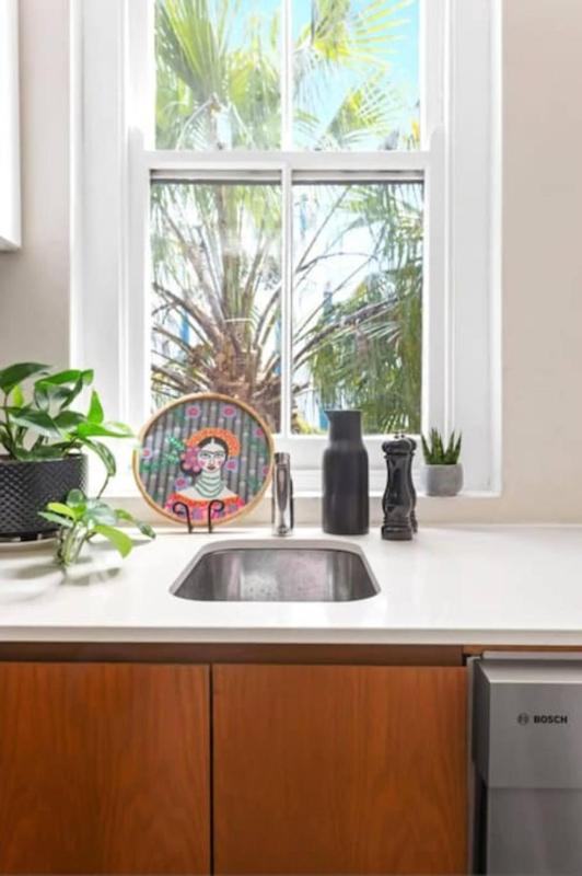 St James Art Deco Dream - 2 Bedrooms w Aircon - image 14
