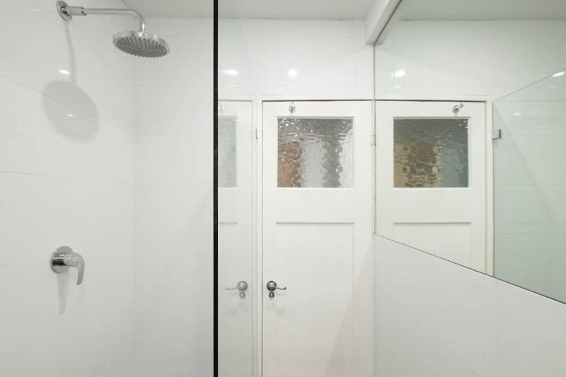 St James Art Deco Dream - 2 Bedrooms w Aircon - image 9