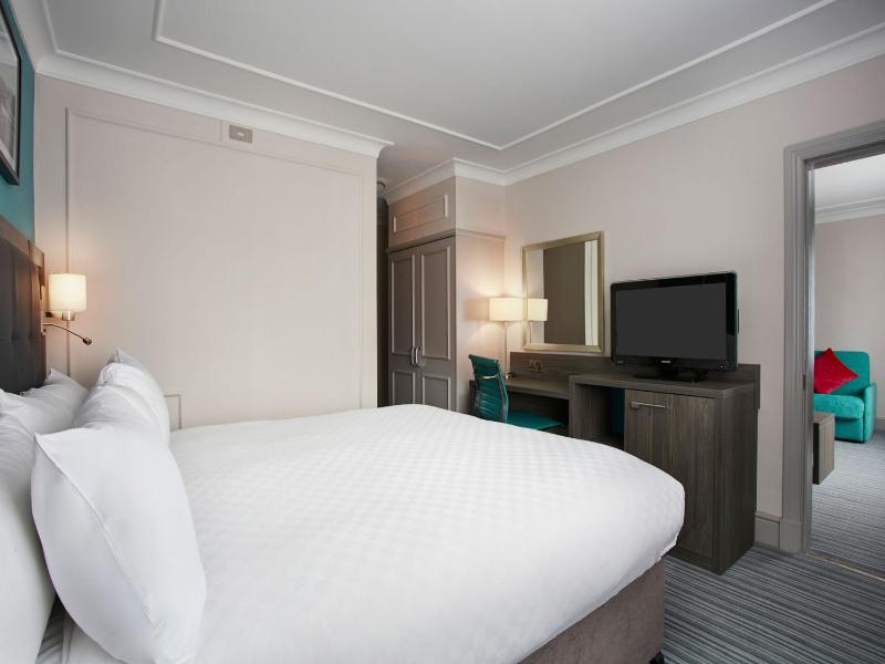 Executive Double Room with Sofa Bed image 1