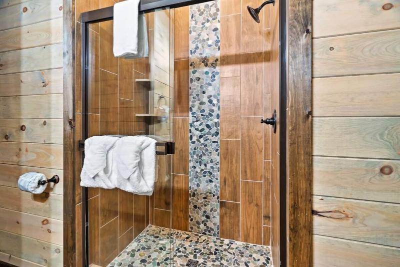 NEWLY BUILT Amazing View Chalet Perfect Location - image 31