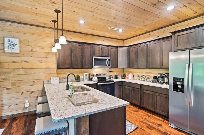 NEWLY BUILT Amazing View Chalet Perfect Location - image 28