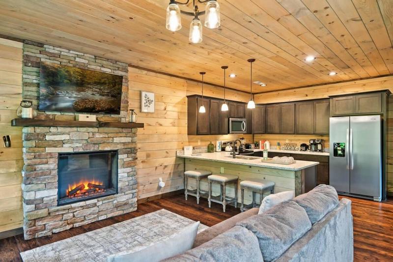 NEWLY BUILT Amazing View Chalet Perfect Location - image 21