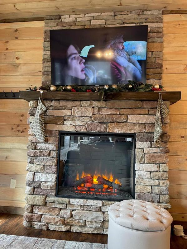 NEWLY BUILT Amazing View Chalet Perfect Location - image 8