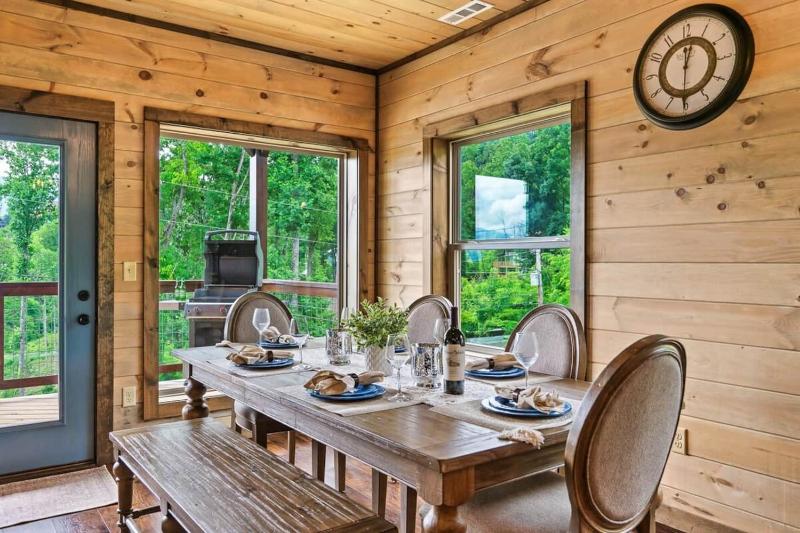 NEWLY BUILT Amazing View Chalet Perfect Location - image 2