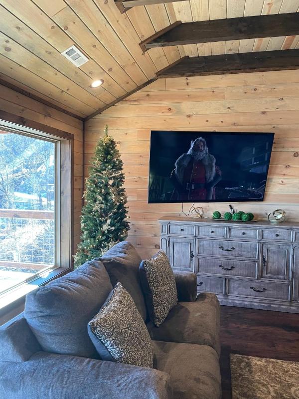 NEWLY BUILT Amazing View Chalet Perfect Location - image 25