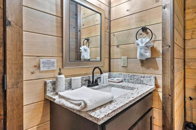 NEWLY BUILT Amazing View Chalet Perfect Location - image 27