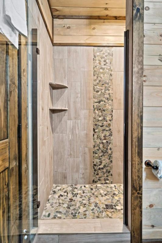 NEWLY BUILT Amazing View Chalet Perfect Location - image 7