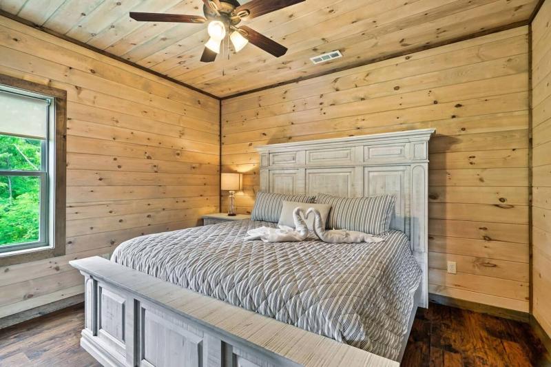 NEWLY BUILT Amazing View Chalet Perfect Location - image 4
