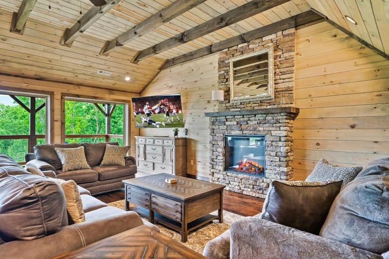 NEWLY BUILT Amazing View Chalet Perfect Location - image 16