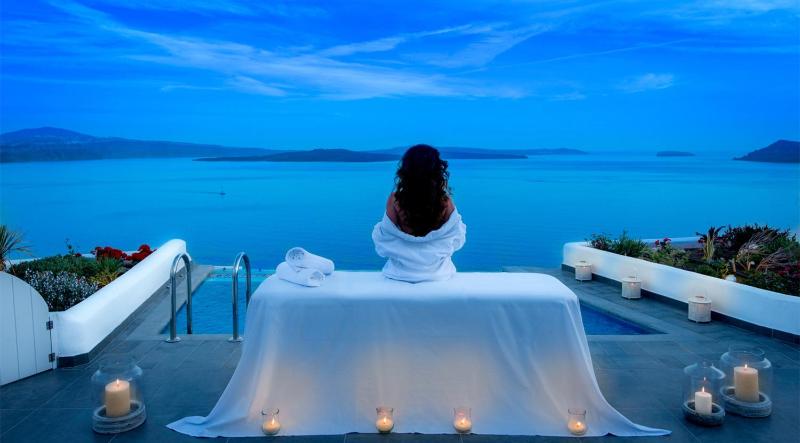 Honeymoon Suite with Private Pool & Caldera View image 3