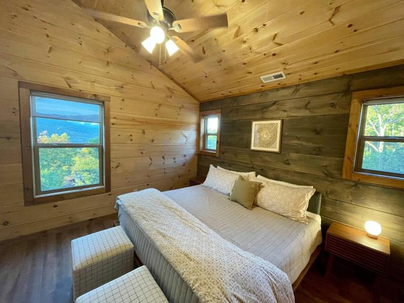 Brand New Chalet with Spectacular Views- Ursa Mons - image 32