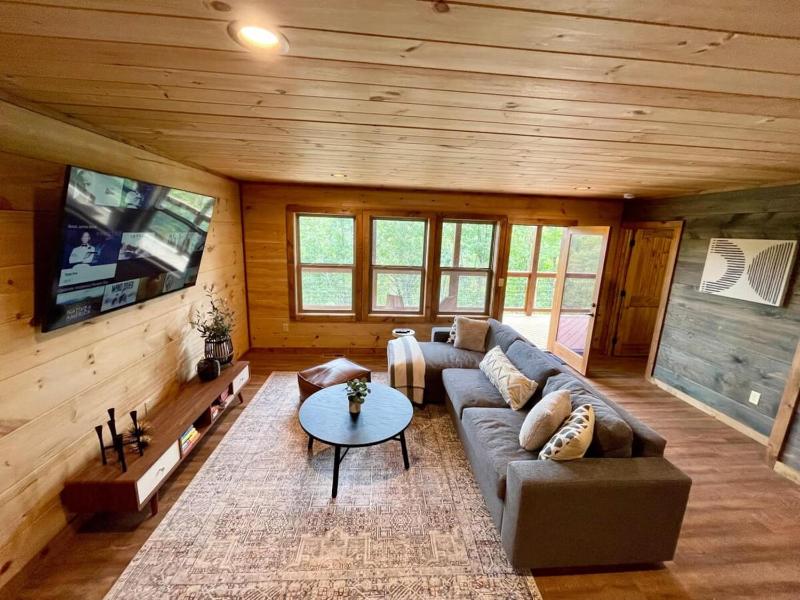Brand New Chalet with Spectacular Views- Ursa Mons - image 38
