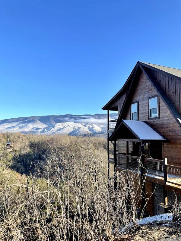 Brand New Chalet with Spectacular Views- Ursa Mons - image 36