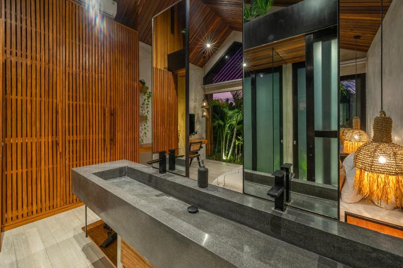 Villa Solani - Tranquil 1BR Sanctuary in Prime Pererenan! - image 15
