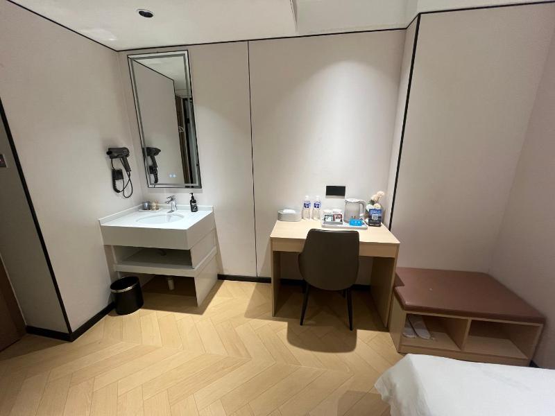 Shanghai Tianhua Hotel - image 6