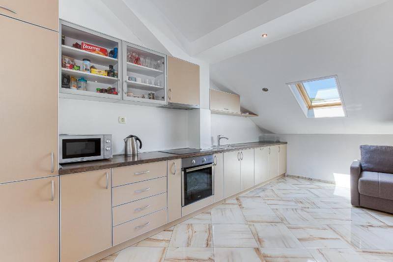 Central WoW Living - image 9