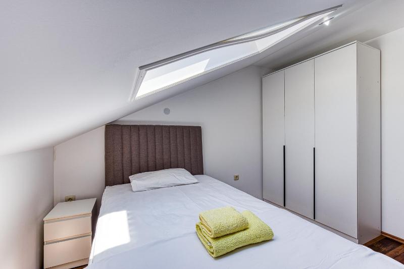 Central WoW Living - image 10