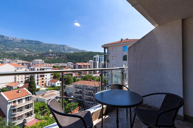Central WoW Living - image 12