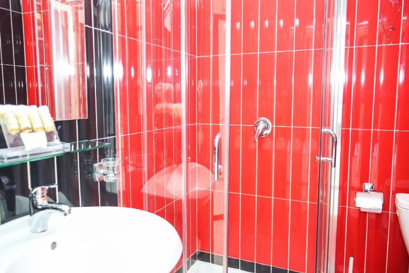 Superior Twin Room with Balcony and Sea View image 3