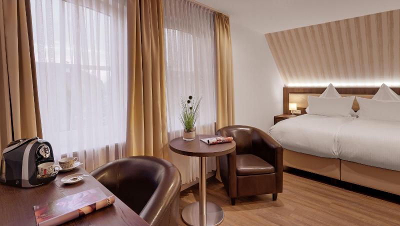Premium Double Room image 4
