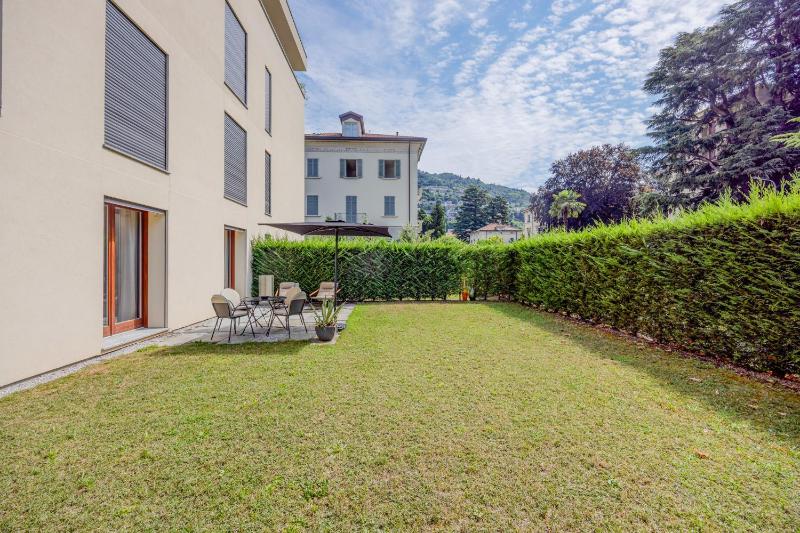 Charming Garden Hideaway Como by Rent All Como - image 9