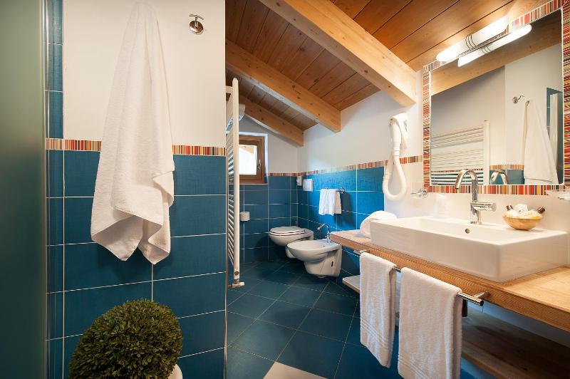Superior Triple Room image 2
