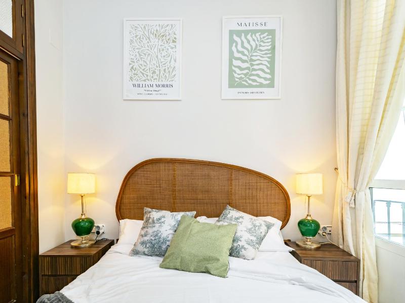 Cubo's Luciano Malaga Apartment & Optional Parking - image 15