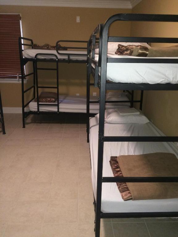 Mayflower Hospitality Hostel - image 10