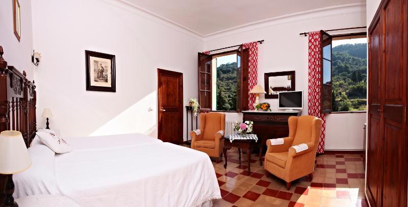 Twin Room image 2