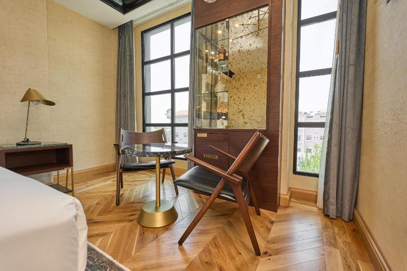 Whisky Hotel Hollywood - image 5