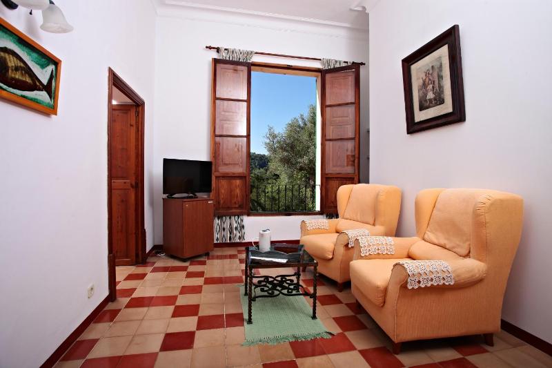 Superior Twin Room image 3