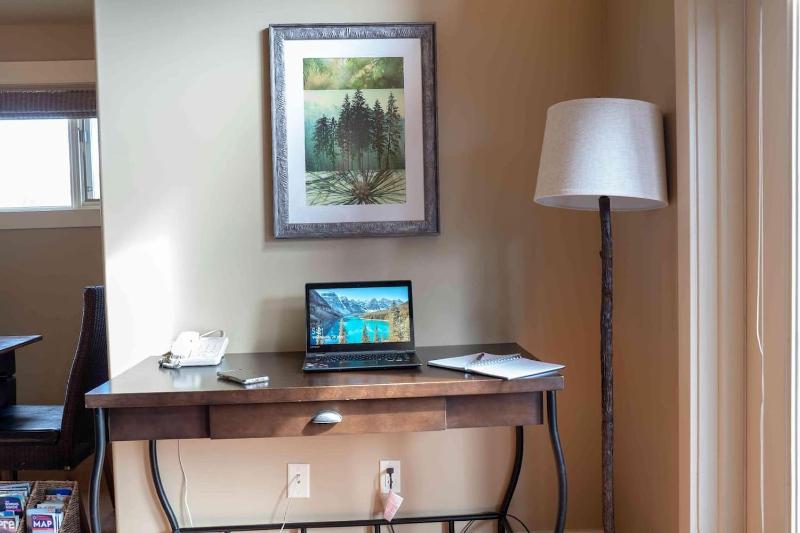 Luxury Penthouse - 3 King Suites - UG Parking - image 3