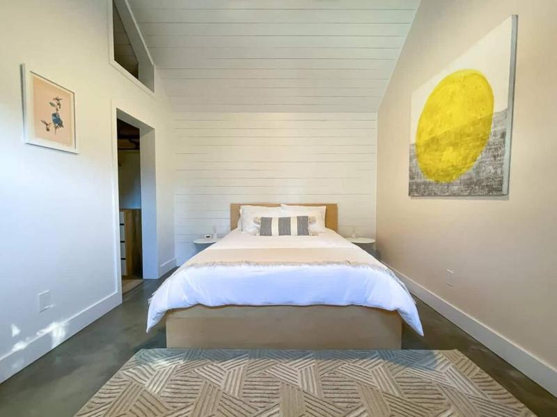 Private Oasis! Cozy & Close to Everything! - image 7