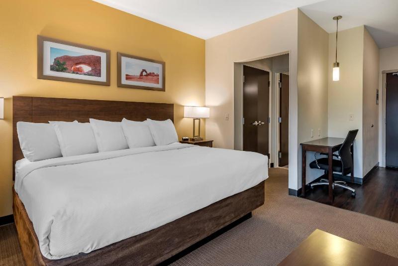 MainStay Suites Moab near Arches National Park - image 32